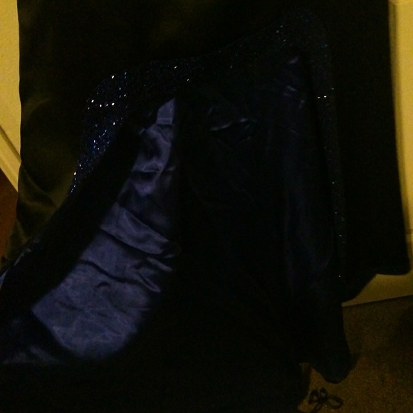 Gown - Picture 2 of 5